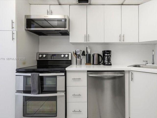 Apartment for sale  Unit #915 - photo 6930872