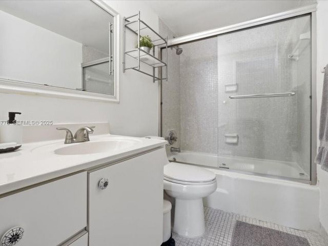 Apartment for sale  Unit #915 - photo 6930874