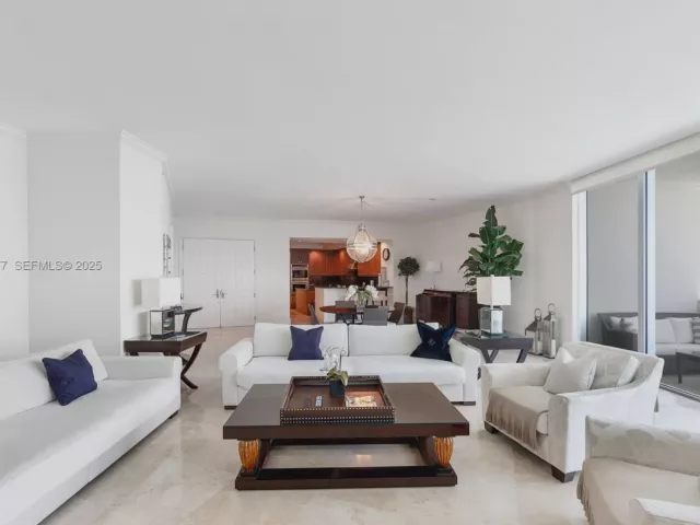 3-bedroom condo for rent in Bal Harbour - 10295 Collins Ave 803 - MondialRealty