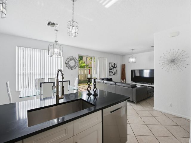 Home for sale at 4162 Winnipeg Way - photo 6933641