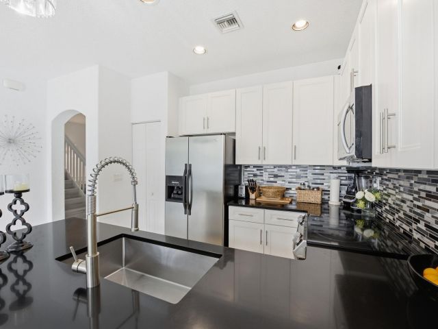 Home for sale at 4162 Winnipeg Way - photo 6933645