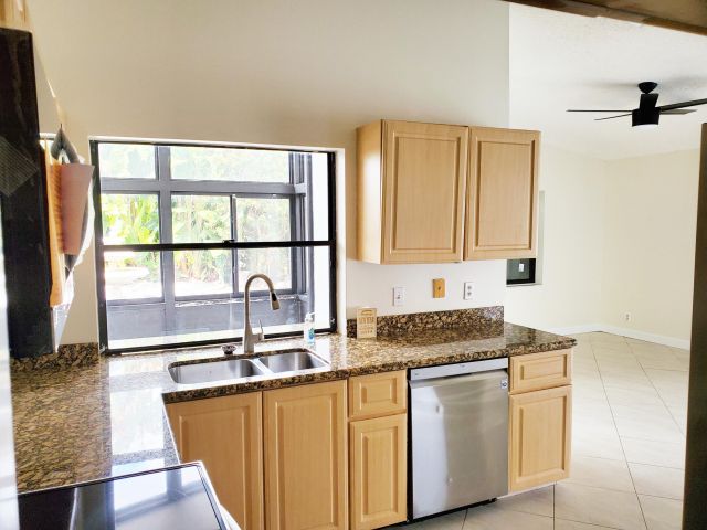 Home for rent at 11897 Sunchase Court - photo 6936411