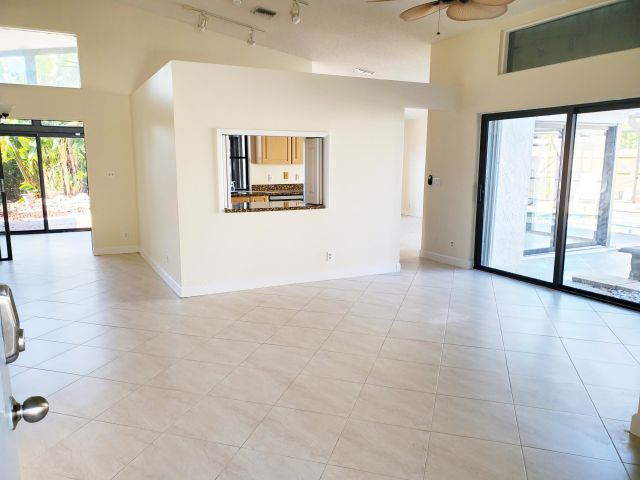 Home for rent at 11897 Sunchase Court - photo 6936417