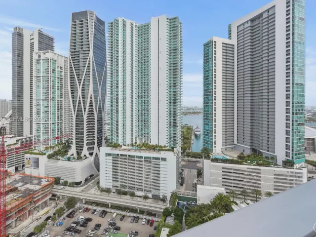 3-bedroom condo for sale in Miami - 851 NE 1st Avenue 2601 - MondialRealty