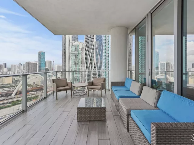 3-bedroom condo for sale in Miami - 851 NE 1st Avenue 2601 - MondialRealty