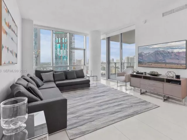 3-bedroom condo for sale in Miami - 851 NE 1st Avenue 2601 - MondialRealty