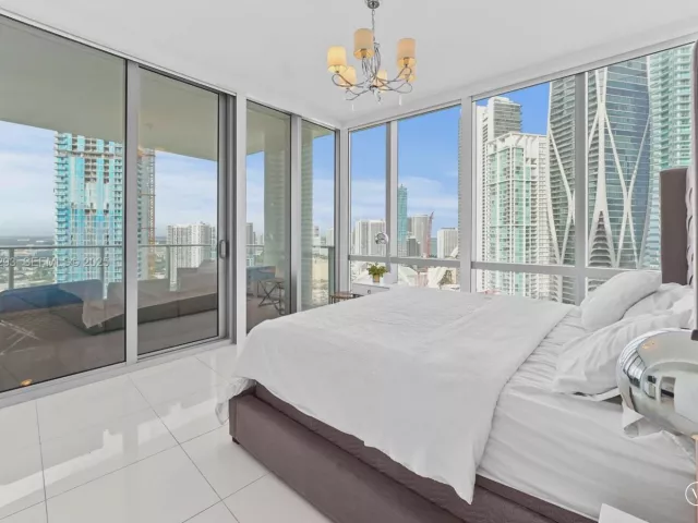 3-bedroom condo for sale in Miami - 851 NE 1st Avenue 2601 - MondialRealty