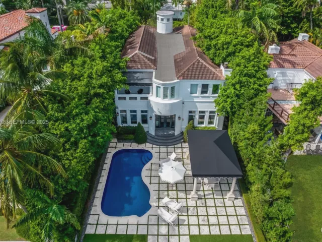6-bedroom home for rent in Miami Beach - 315 E San Marino Dr - MondialRealty