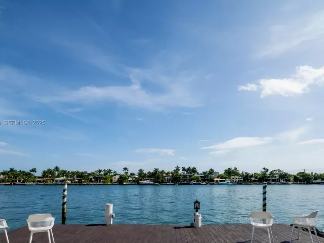 6-bedroom home for rent in Miami Beach - 315 E San Marino Dr - MondialRealty