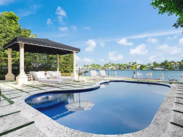 6-bedroom home for rent in Miami Beach - 315 E San Marino Dr - MondialRealty