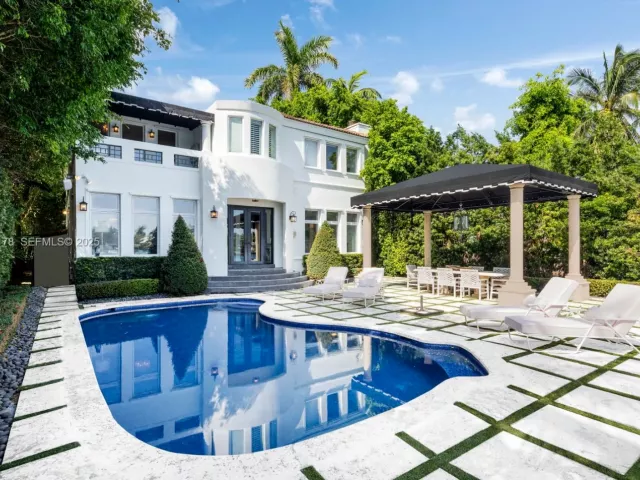 6-bedroom home for rent in Miami Beach - 315 E San Marino Dr - MondialRealty