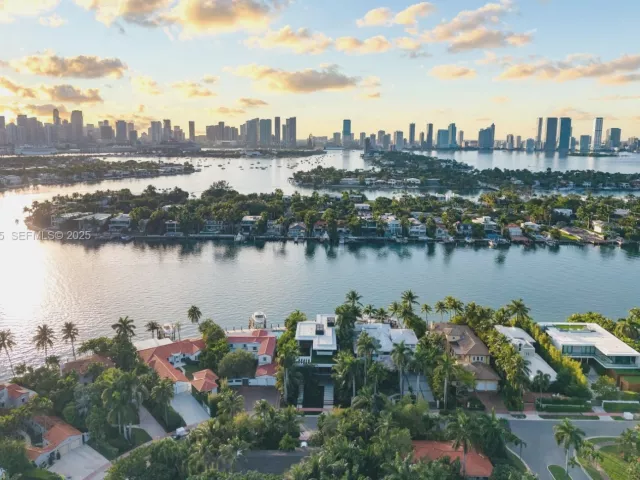 6-bedroom home for rent in Miami Beach - 40 W Rivo Alto Dr - MondialRealty