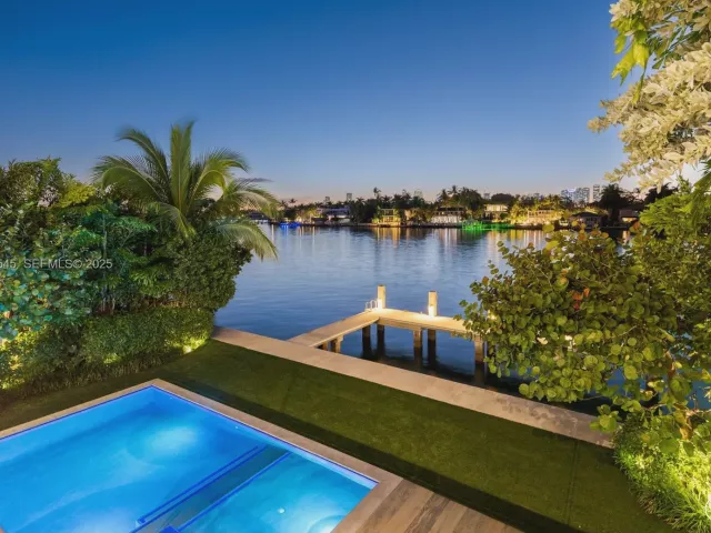 6-bedroom home for rent in Miami Beach - 40 W Rivo Alto Dr - MondialRealty