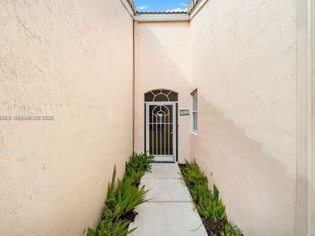 Home for rent at 2437 S Coral Trace Cir 2437 - photo 7427405