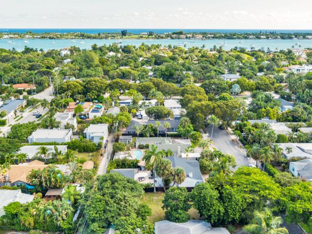 Home for sale at 425 32nd Street - photo 6931339