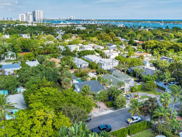 Home for sale at 425 32nd Street - photo 6931341