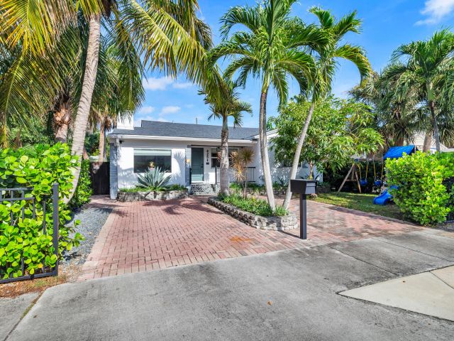 Home for sale at 425 32nd Street - photo 6931344