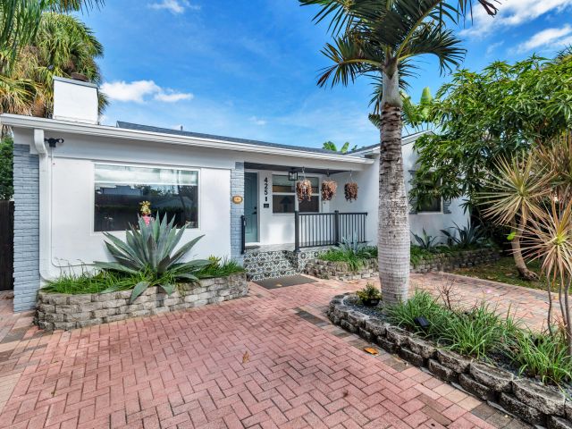 Home for sale at 425 32nd Street - photo 6931345