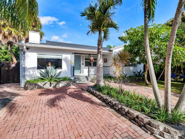 Home for sale at 425 32nd Street - photo 6931347