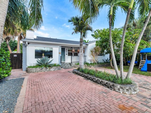 Home for sale at 425 32nd Street - photo 6931348