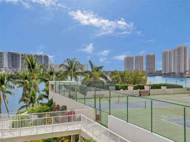 3-bedroom condo for sale in Aventura - 3370 Hidden Bay Dr 508 - MondialRealty