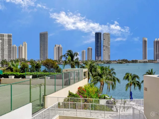 3-bedroom condo for sale in Aventura - 3370 Hidden Bay Dr 508 - MondialRealty