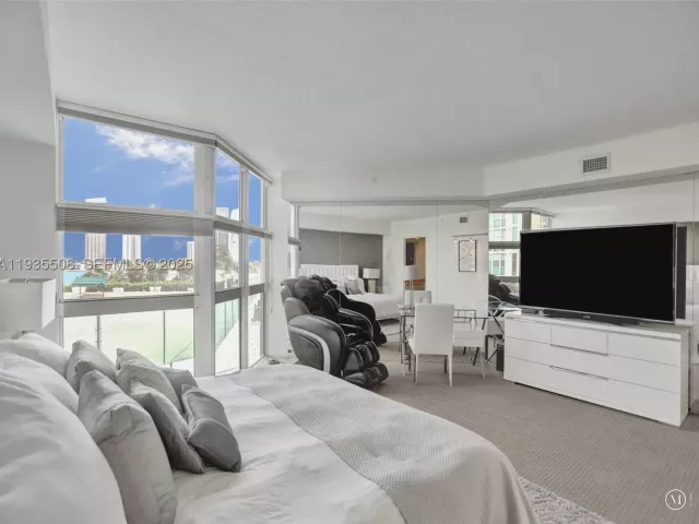 3-bedroom condo for sale in Aventura - 3370 Hidden Bay Dr 508 - MondialRealty