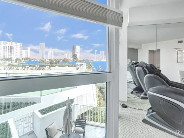 3-bedroom condo for sale in Aventura - 3370 Hidden Bay Dr 508 - MondialRealty