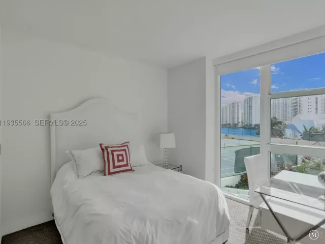 3-bedroom condo for sale in Aventura - 3370 Hidden Bay Dr 508 - MondialRealty