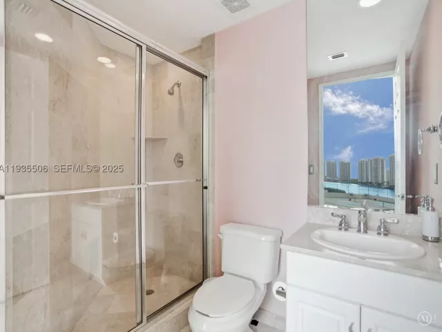 3-bedroom condo for sale in Aventura - 3370 Hidden Bay Dr 508 - MondialRealty