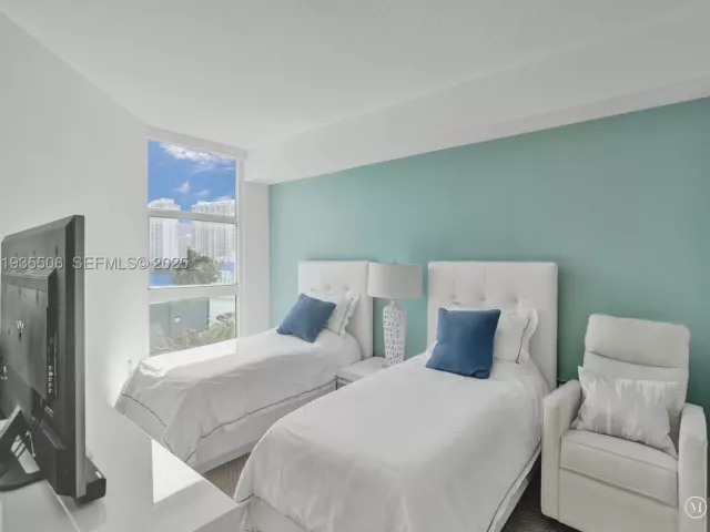 3-bedroom condo for sale in Aventura - 3370 Hidden Bay Dr 508 - MondialRealty