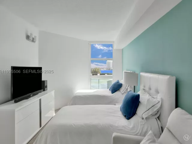 3-bedroom condo for sale in Aventura - 3370 Hidden Bay Dr 508 - MondialRealty