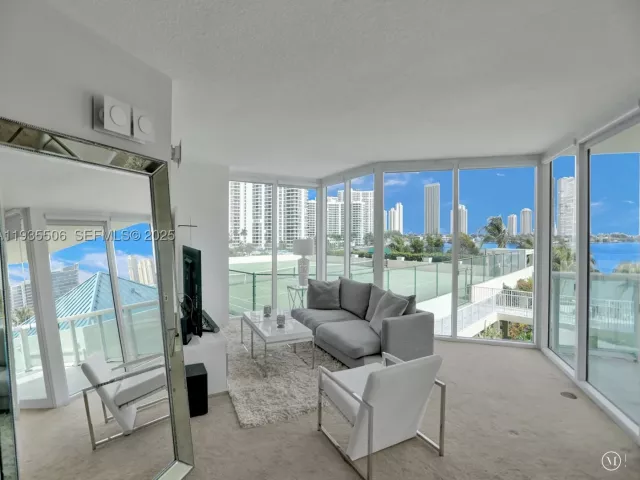 3-bedroom condo for sale in Aventura - 3370 Hidden Bay Dr 508 - MondialRealty