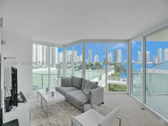 3-bedroom condo for sale in Aventura - 3370 Hidden Bay Dr 508 - MondialRealty