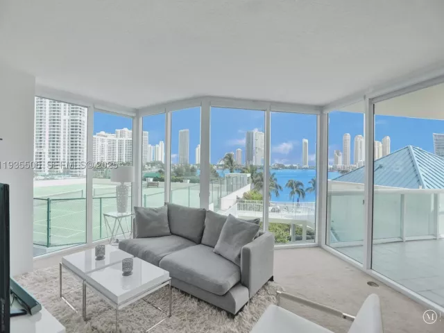 3-bedroom condo for sale in Aventura - 3370 Hidden Bay Dr 508 - MondialRealty