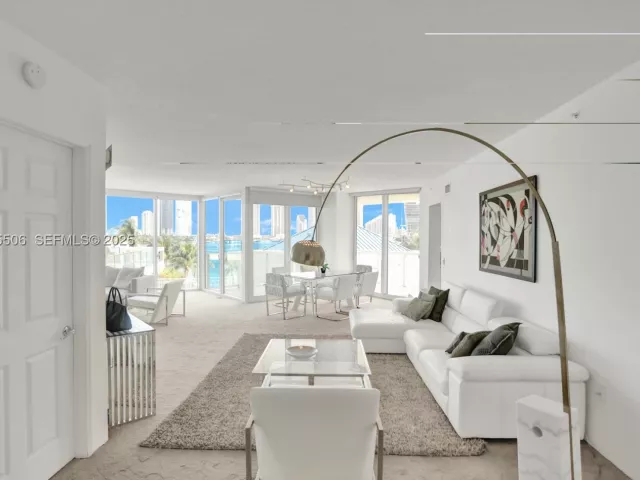 3-bedroom condo for sale in Aventura - 3370 Hidden Bay Dr 508 - MondialRealty