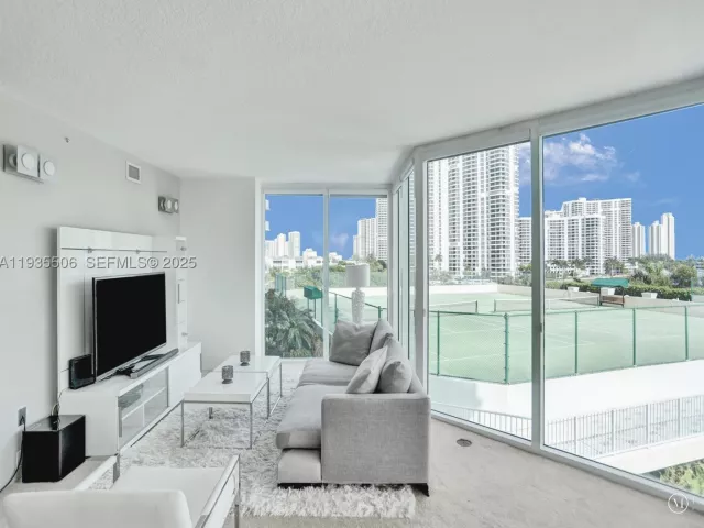 3-bedroom condo for sale in Aventura - 3370 Hidden Bay Dr 508 - MondialRealty