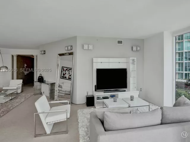 3-bedroom condo for sale in Aventura - 3370 Hidden Bay Dr 508 - MondialRealty