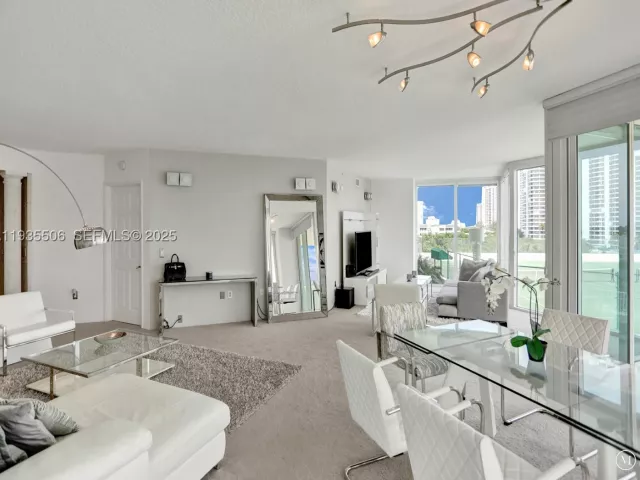 3-bedroom condo for sale in Aventura - 3370 Hidden Bay Dr 508 - MondialRealty