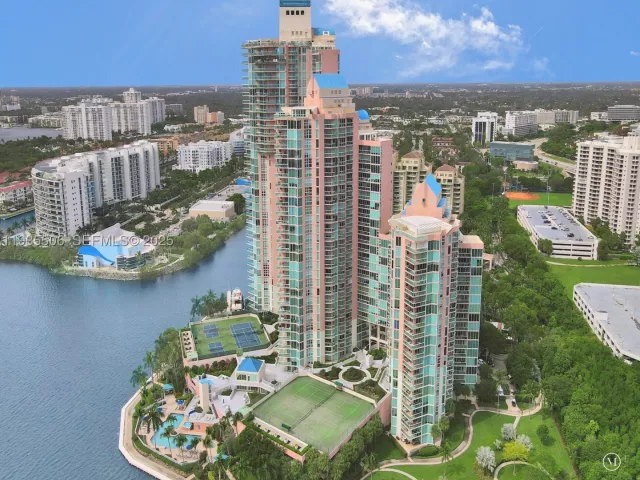 3-bedroom condo for sale in Aventura - 3370 Hidden Bay Dr 508 - MondialRealty