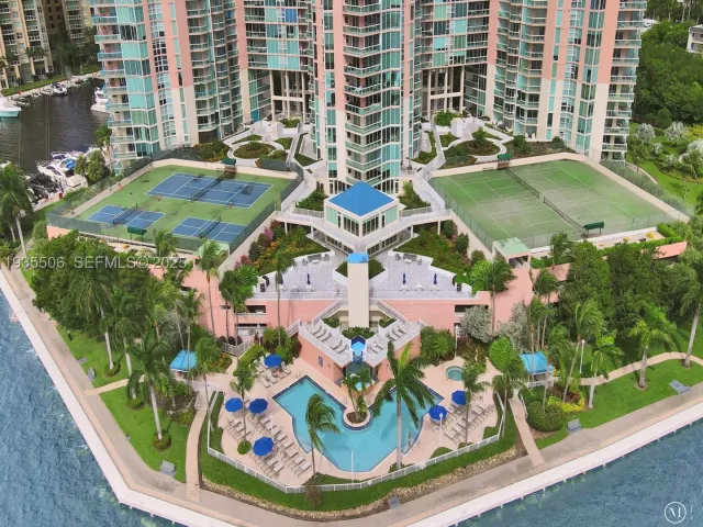 3-bedroom condo for sale in Aventura - 3370 Hidden Bay Dr 508 - MondialRealty