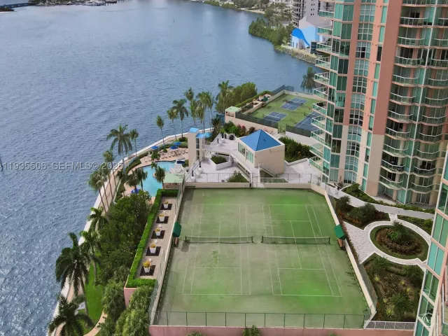 3-bedroom condo for sale in Aventura - 3370 Hidden Bay Dr 508 - MondialRealty
