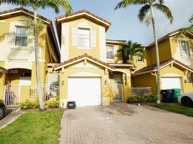 3-bedroom home for rent in Miami - 928 SW 154th Path 928 - MondialRealty