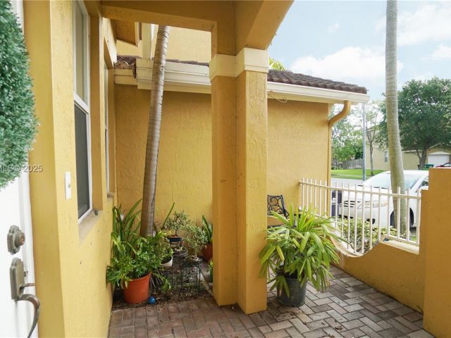 3-bedroom home for rent in Miami - 928 SW 154th Path 928 - MondialRealty