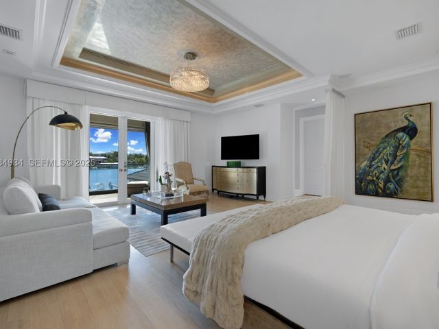 6-bedroom home for sale in Miami Beach - 176 S Hibiscus Drive - MondialRealty