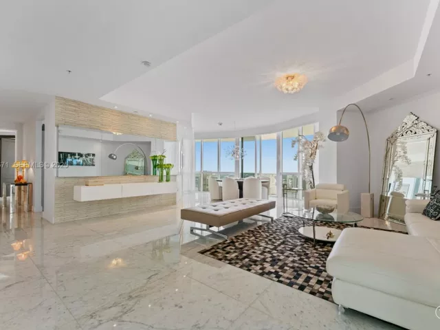 3-bedroom condo for rent in Sunny Isles Beach - 18201 Collins Ave 5001 - MondialRealty