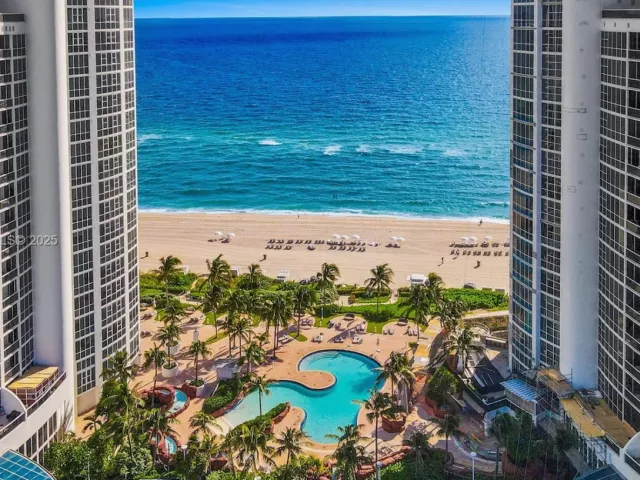 3-bedroom condo for rent in Sunny Isles Beach - 18201 Collins Ave 5001 - MondialRealty