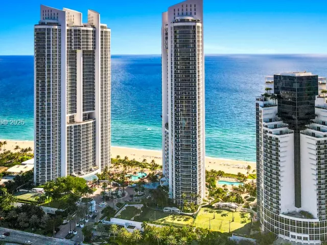 3-bedroom condo for rent in Sunny Isles Beach - 18201 Collins Ave 5001 - MondialRealty