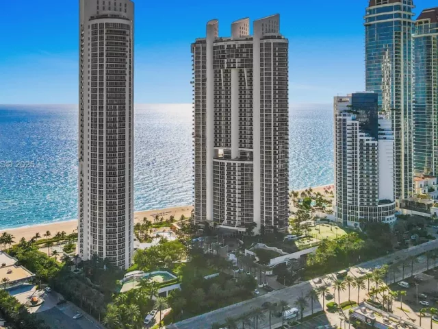 3-bedroom condo for rent in Sunny Isles Beach - 18201 Collins Ave 5001 - MondialRealty