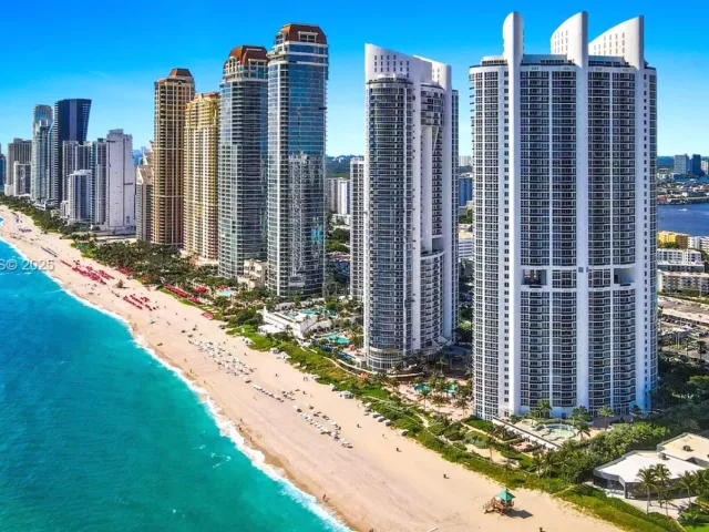 3-bedroom condo for rent in Sunny Isles Beach - 18201 Collins Ave 5001 - MondialRealty